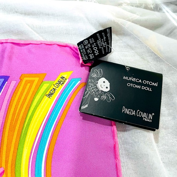 NWT PINEDA COVALIN SILK OTOMI DOLL  SCARF 20x20 - Picture 4 of 6